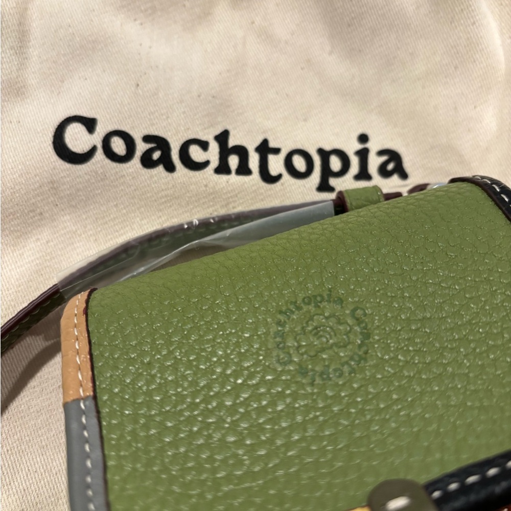 Green Coachtopia NWT Mini Coach Crossbody Leather Bag & Strap, Unused/Brand New - Picture 4 of 8